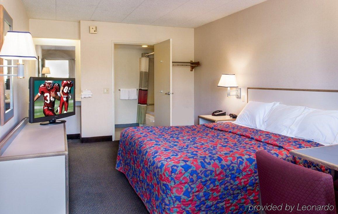 Red Roof Inn Atlanta-Norcross Room photo